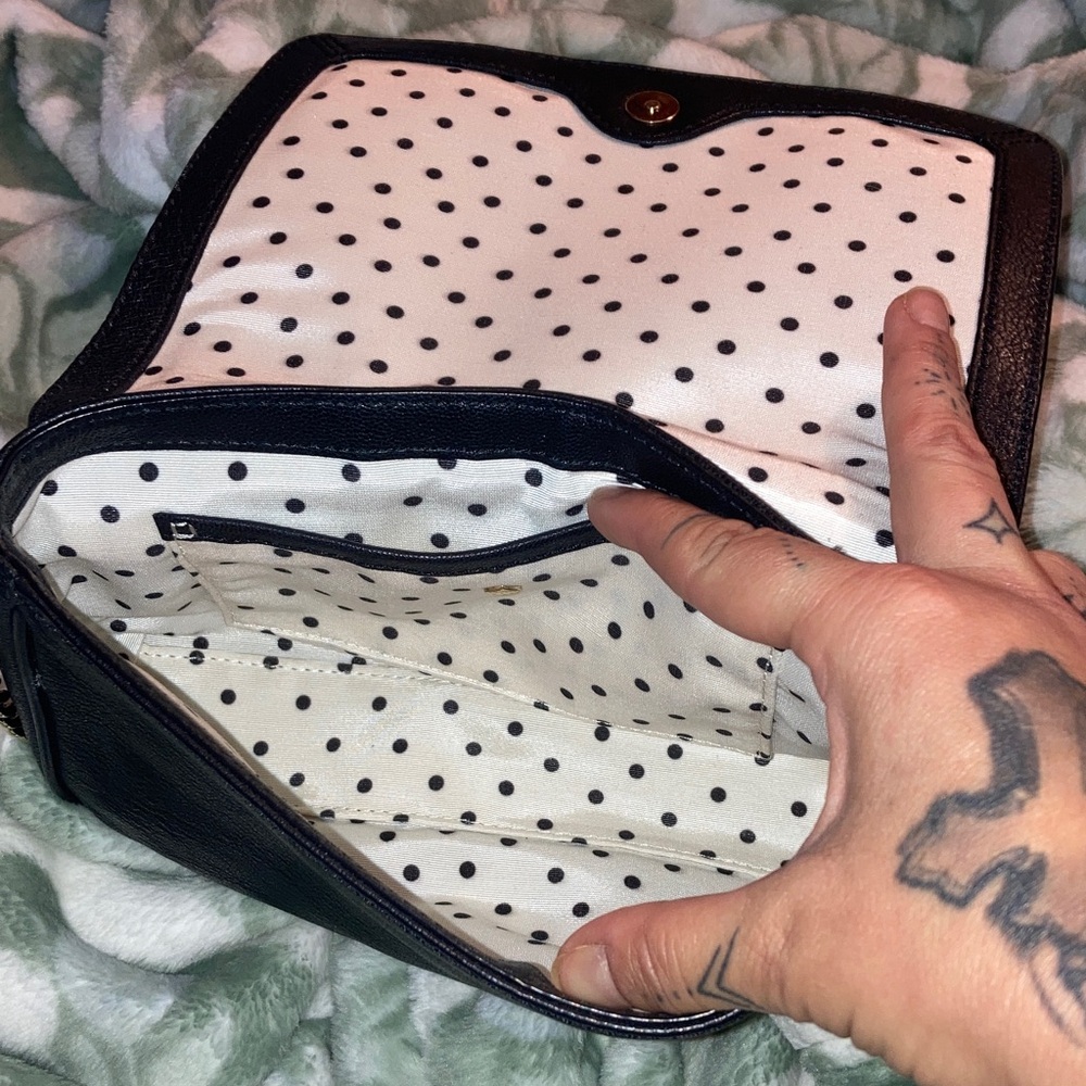 Kate Spade Black Crossbody Bag with Gold Chain - Picture 7 of 9